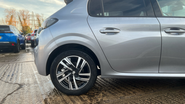 Peugeot 208 1.2 PureTech 100 Allure Premium 5dr Petrol Hatchback